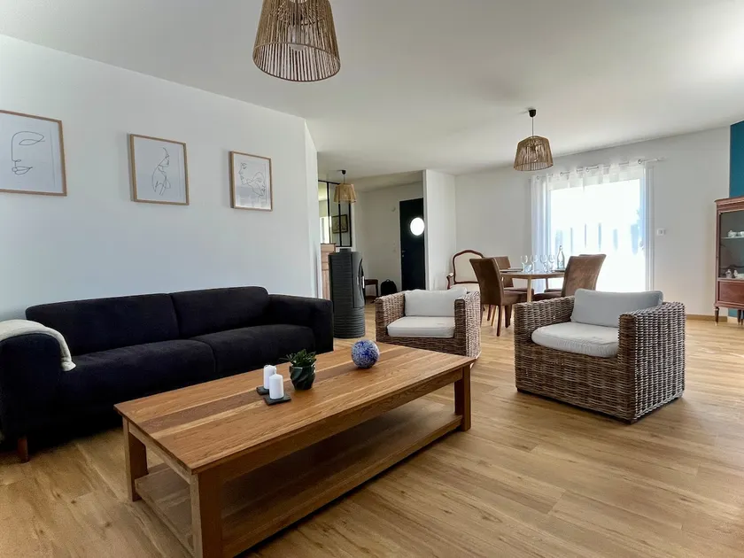Contemporary house 400 m from the port. - Image 1