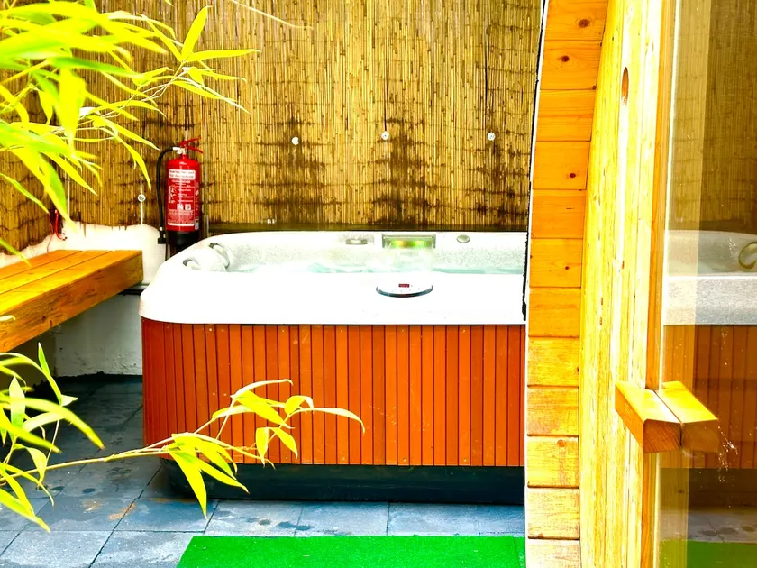 Private spa wellness hot tub sauna all day - Image 1