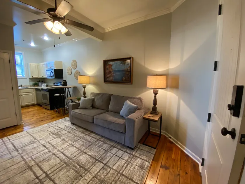 Amazing Suite nestled in downtown Corinth - Image 1