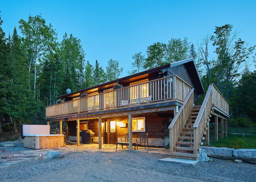 Lakeside Basement Guest Suite, w/Hot Tub & Sauna - Image 1