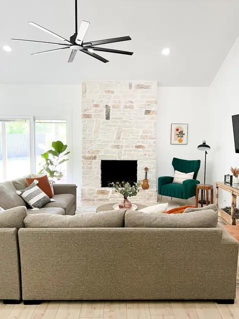 *Close to Austin* Cozy, bright, and oh so clean! - Image 1