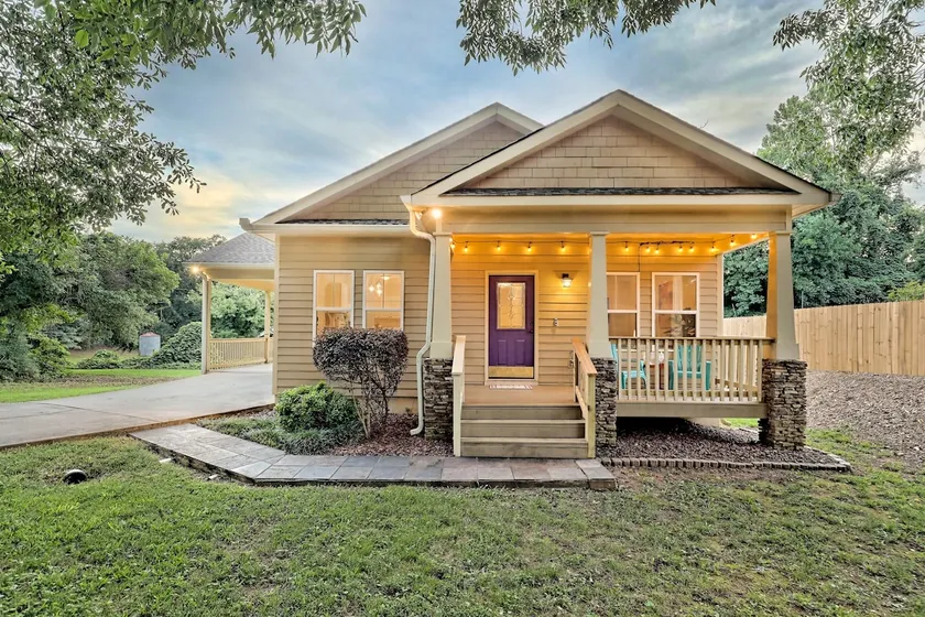 Tranquil In-Town Getaway with Fire Pit, Pet Ready - Image 1