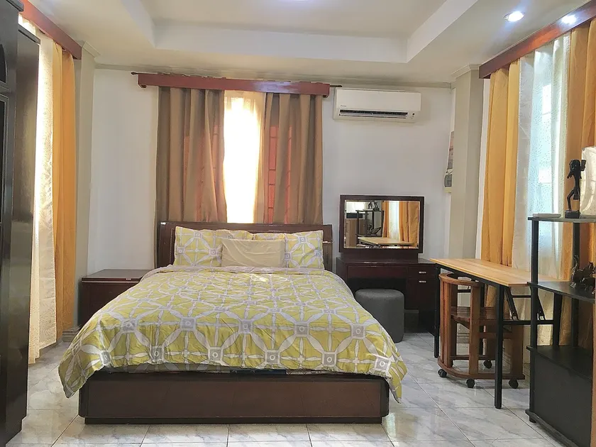 Gally & Grace Apartment - Image 1