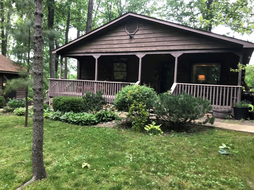 Relaxing 3B Log Home-15 min walk to the Black River! - Image 1
