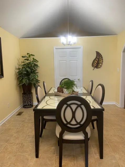 Refresh, cheerful home from home. - Image 1