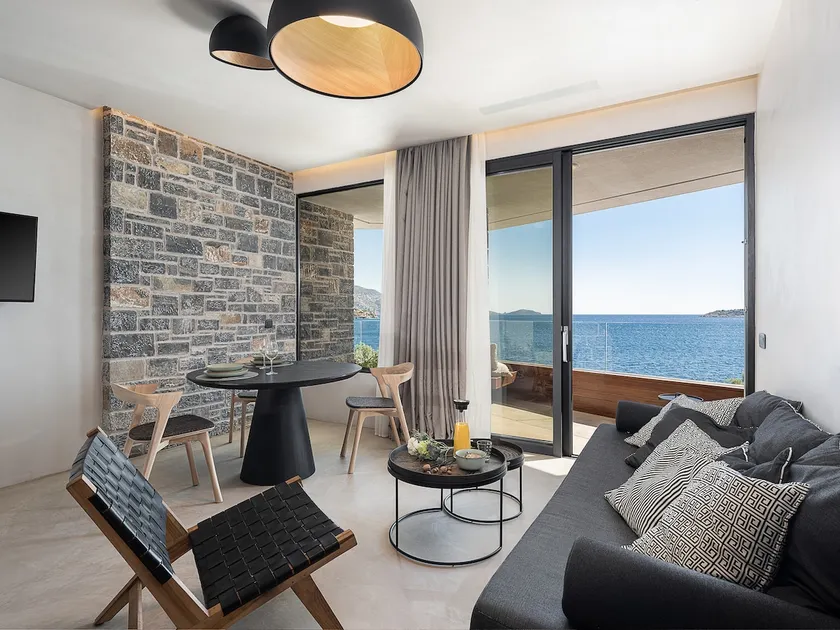 Seannamon Luxury Suite 3 - steps from the beach - Image 1