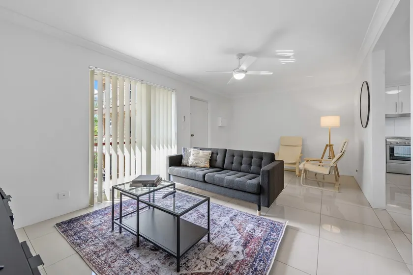 Stylish 2BRM Apt Close to Gabba with Parking & Wifi - Image 1