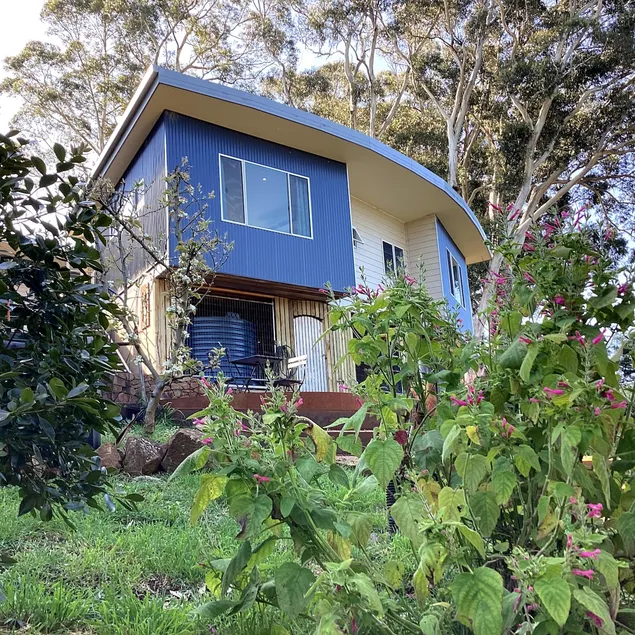 The Treehouse Eco Retreat long & short term acc - Image 1