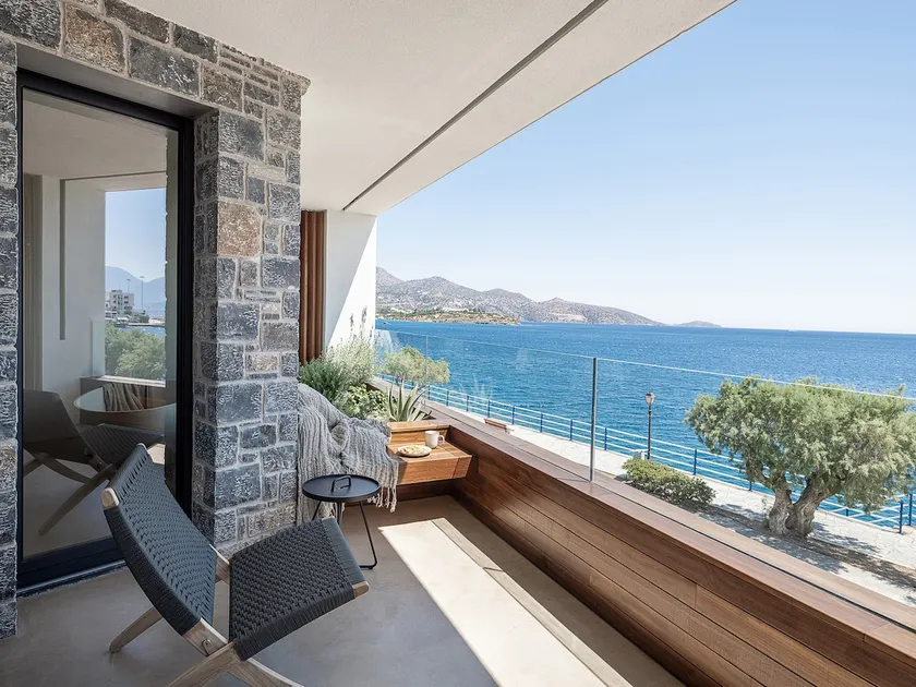 Seannamon Sea View Suite 2 - steps from the beach - Image 1