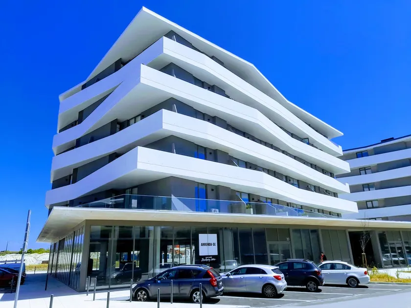 White Design Apartment - Image 1