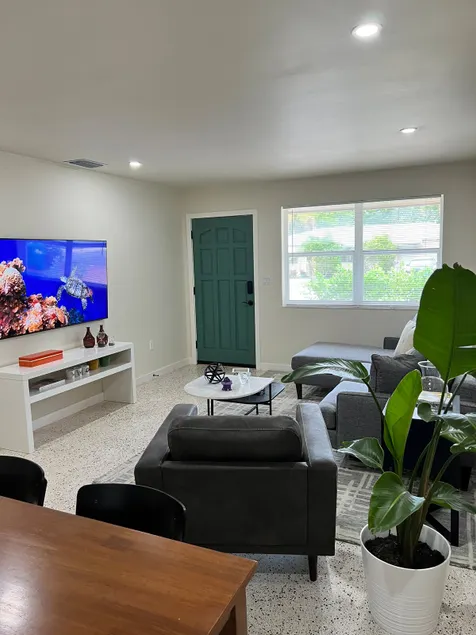 Spacious, elegant, open concept 2/2 Duplex (1226) - Image 1