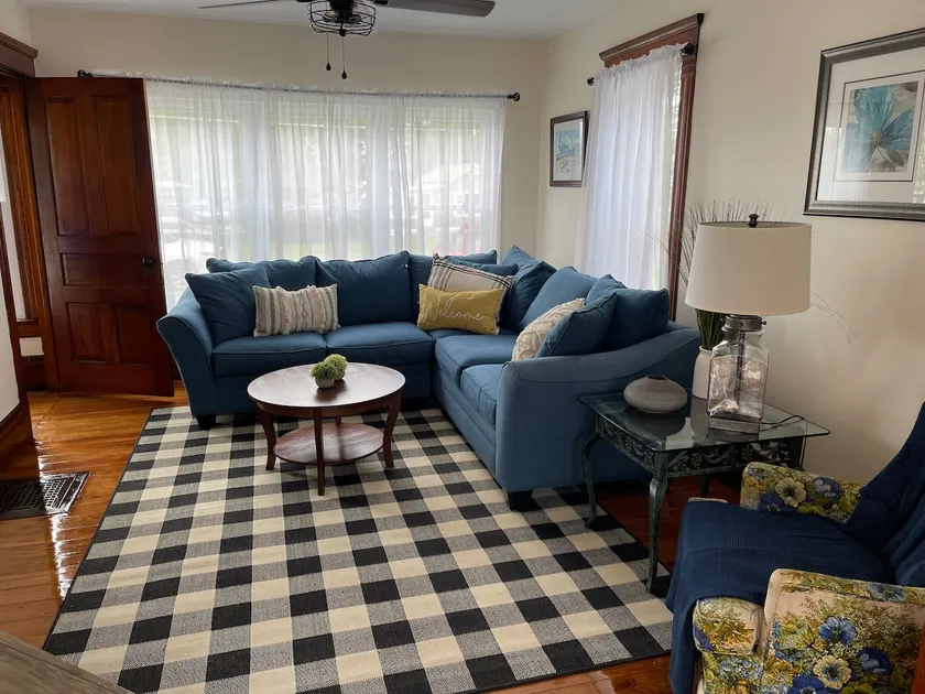 The Olvera Lake St House - Image 1