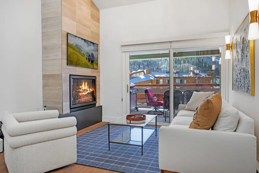Mountain Modern Rustic 1 minute to bus stop - Image 1