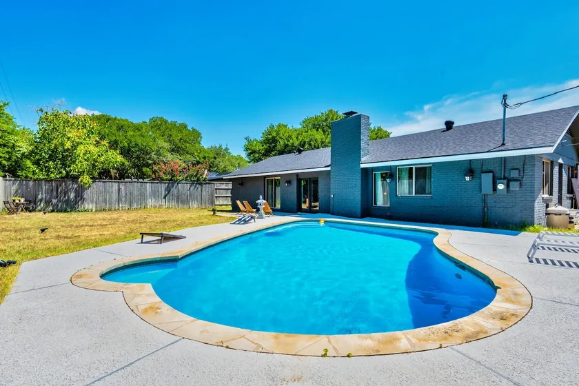 The Sinatra - Fun 5BD Home Huge Pool Game Room - Image 1