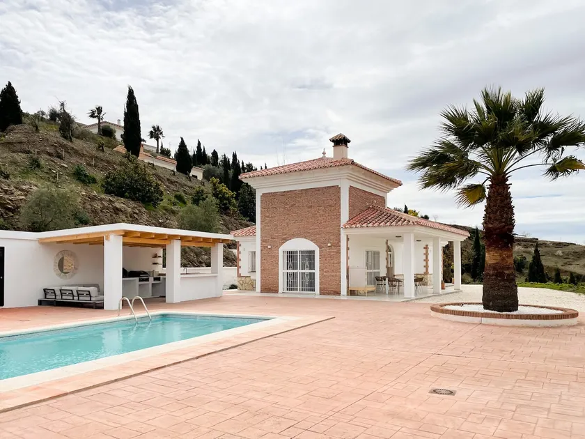 Villa Tres Flores - views, jacuzzi, 15 minutes to the beach - Image 1