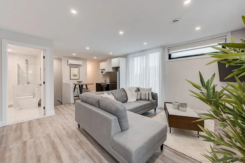 2BR Apartment with private terrace plaza St-Hubert - Image 1