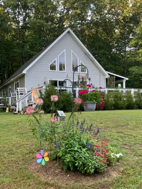 Small town charm in Eastford - Image 1