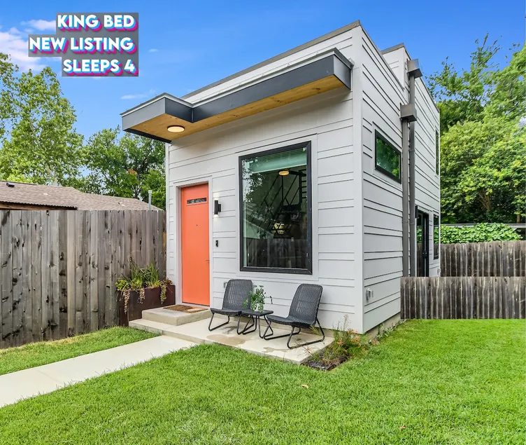 A Delightful Home in the Heart of Brentwood - Image 1