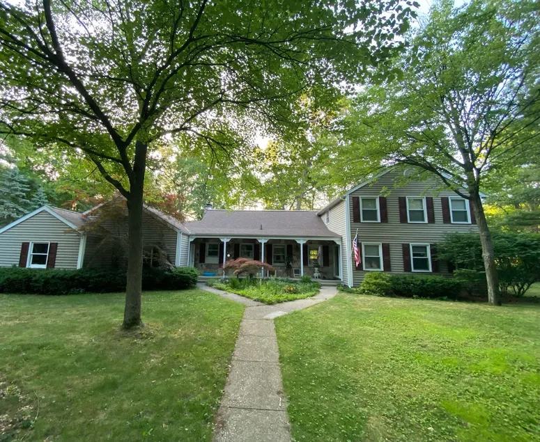 Spacious Comfortable Family Home - Prime Location - Image 1