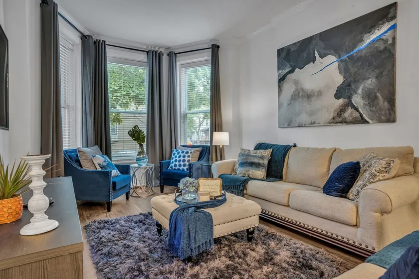 2-story condo / 3-Minute walk to Wrigley Field - Image 1