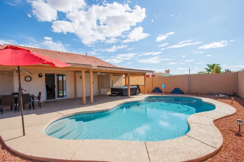 Casa Grande getaway! Modern cozy home with private pool and hot tub! - Image 1