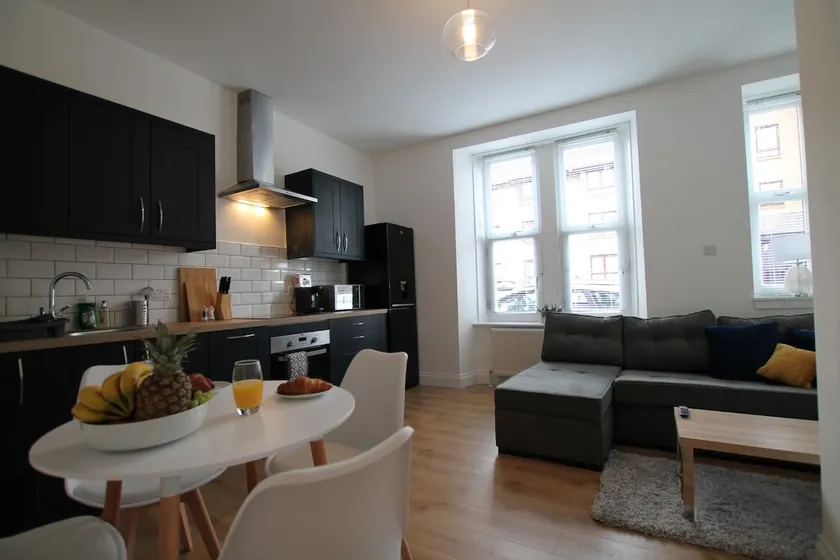 Superb 1-Bed Apartment - Free Parking Dundee - Image 1