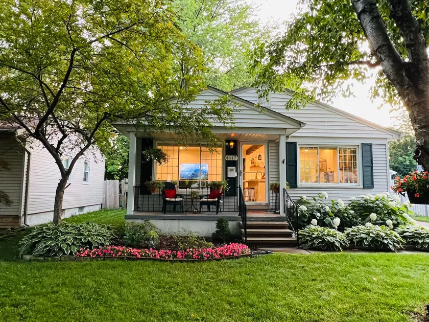 Cozy 3 BR Haven w Open Kitchen & Sunny Office - Image 1