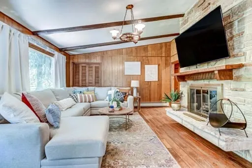 Boston’s Lodge-Cabin In The City - Image 1