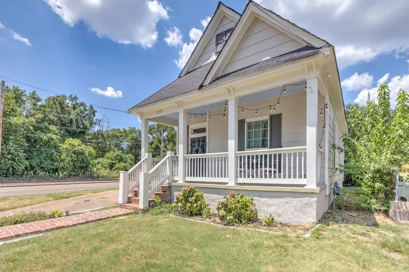 Cooper Young Bungalow with huge fenced backyard - Image 1
