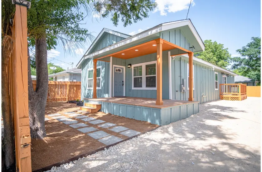 Newly Remodeled 4BR 2BA Near Amazing Downtown - Image 1