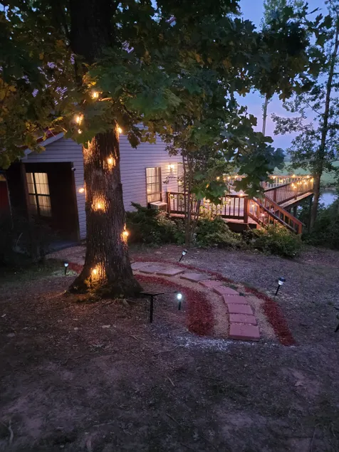 Escape to Tranquility: Scenic Tennessee River Cabin Retreat - Image 1