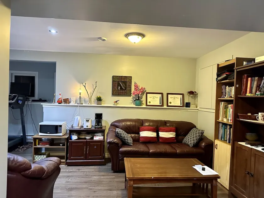 Cozy one bedroom suite, privet bathroom - Image 1