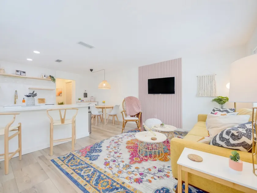 Couples Boho Bungalow close to Beach and Downtown - Image 1
