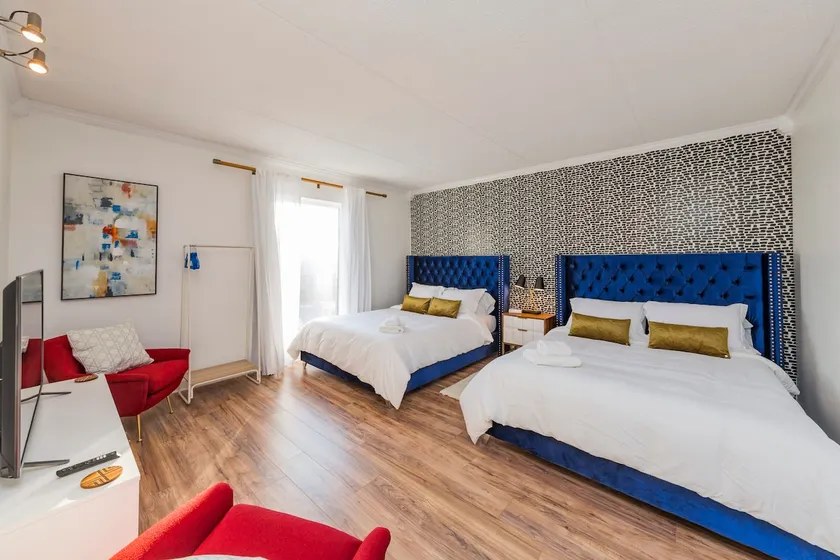 Music Row Retreat with Pool and Free Parking, Walk to Bars! - Image 1