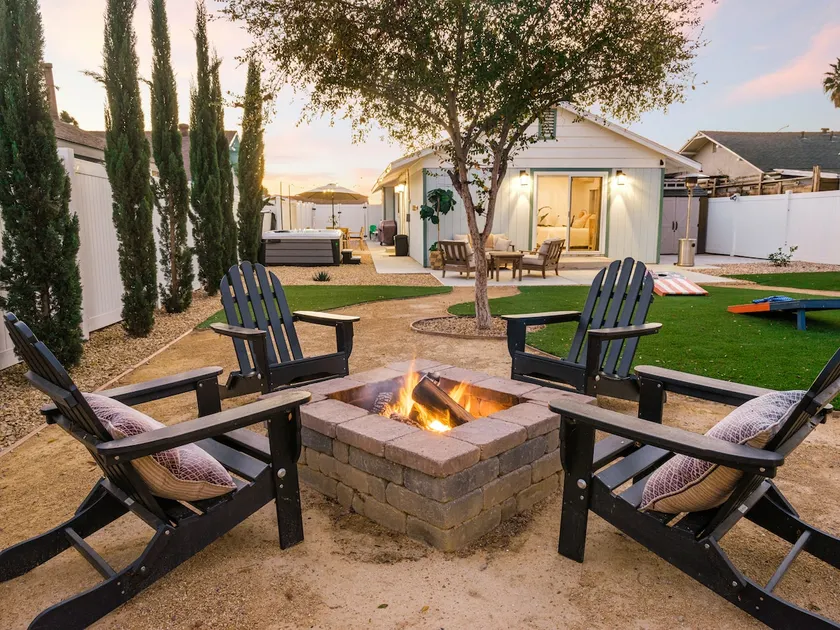 Hot Tub Getaway by the Coast - Image 1