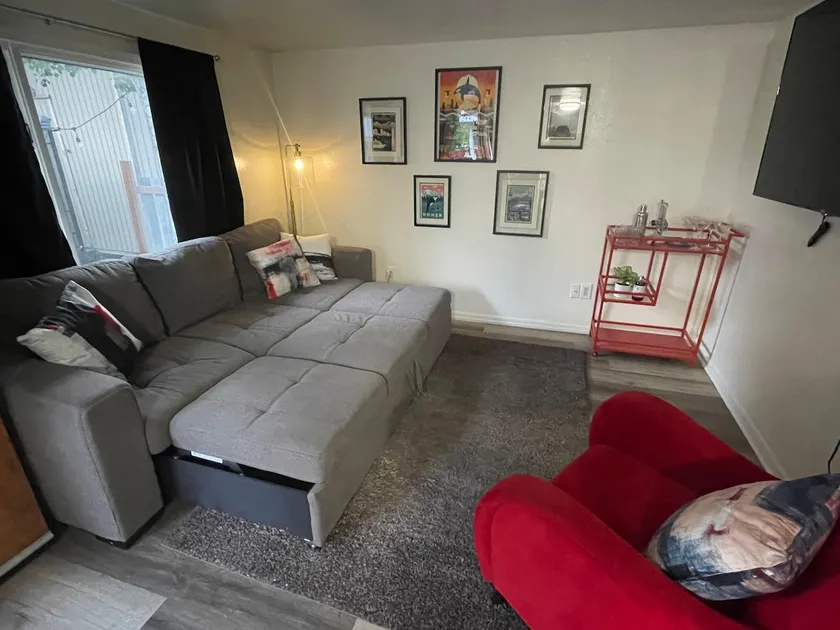 Private duplex near Airport and Downtown - Image 1