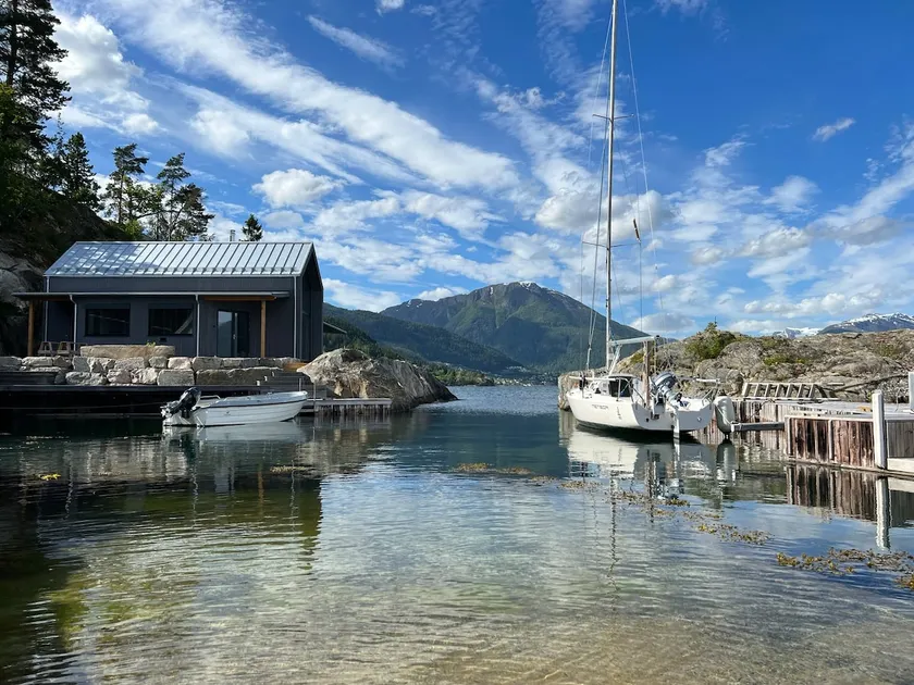 Stunning Holiday Rental by the Waterfront - Image 1