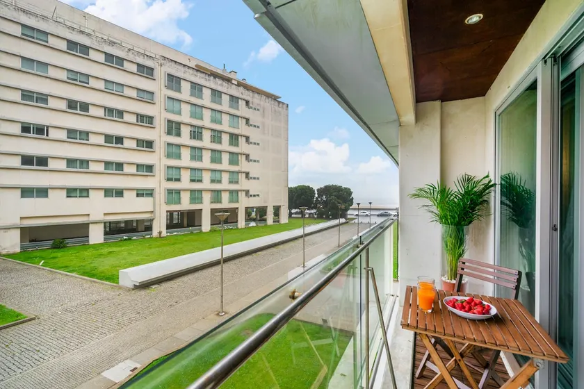 Ocean Front 2bed Luxury w/ Elevator Parking WI-FI - Image 1