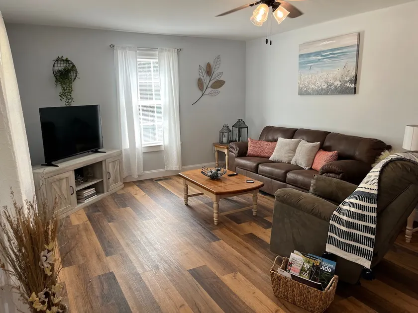 Quiet area-minutes from I-75,Trade Ctr, Downtown - Image 1