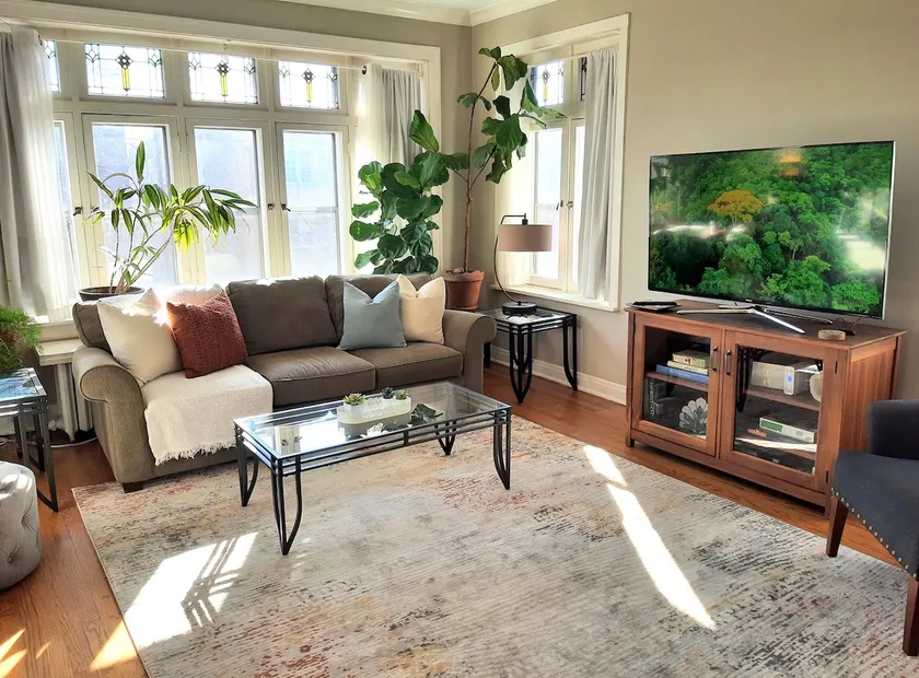 Spacious Oasis Berwyn with Free Parking - Image 1