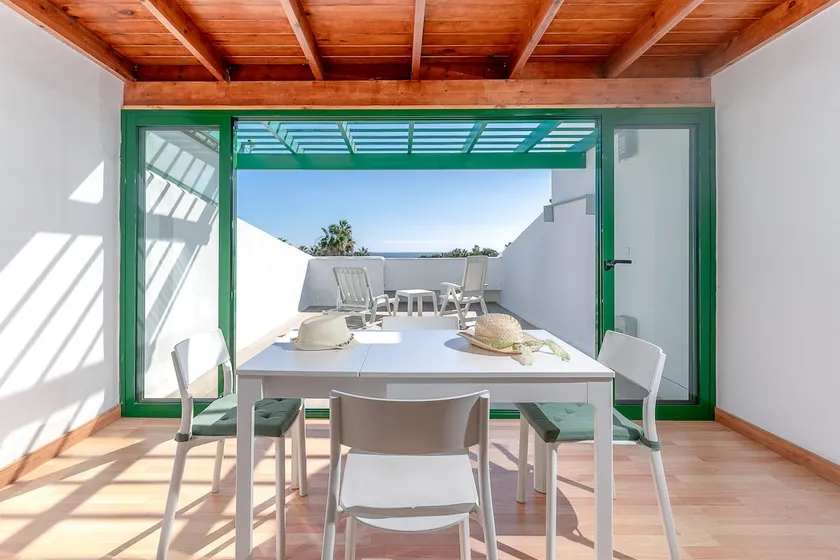 Fantastic apartment with terrace and ocean views - Image 1