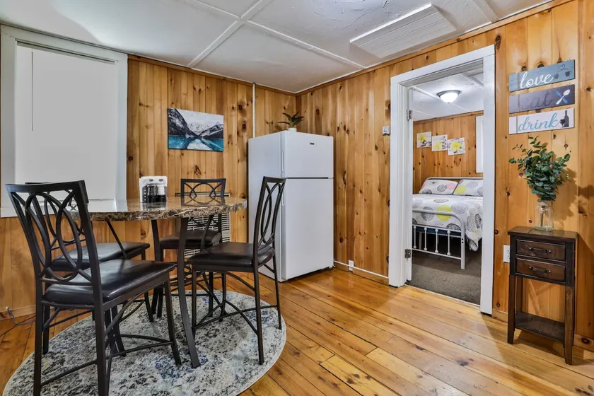 Lovely Cozy Cottage in Laconia - Image 1