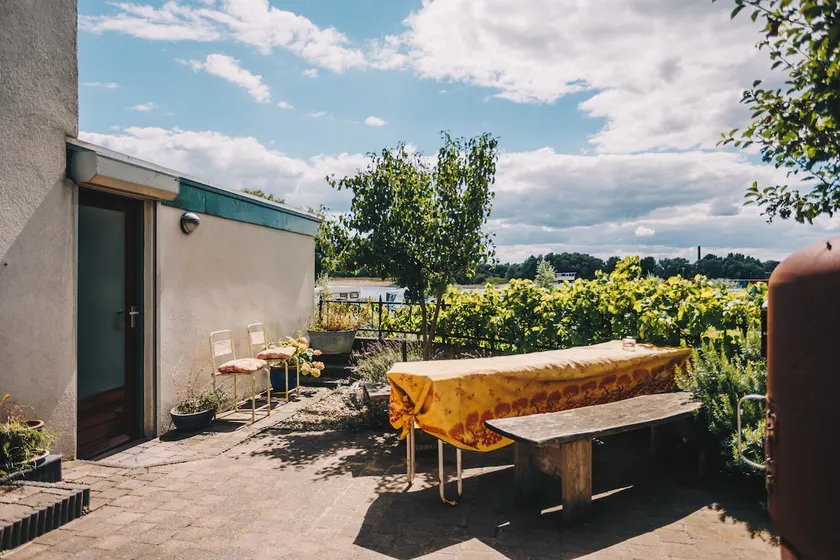 Stay at the Waal with beach 5 km from Nijmegen. - Image 1