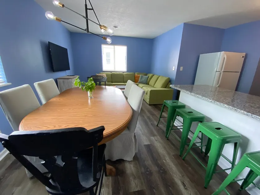 Uptown 3-Bdrm Apt, Brand New Remodel (Upper Unit) - Image 1