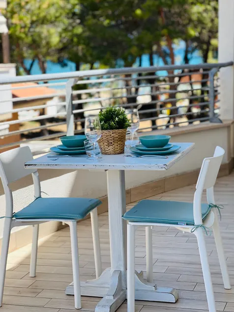 Beach apartment with sea view - Image 1