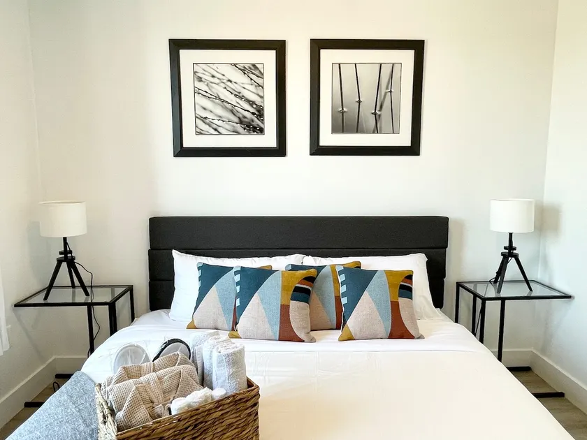 King 1BR w/ Pool + Gym Near EWR & MetLife - Image 1