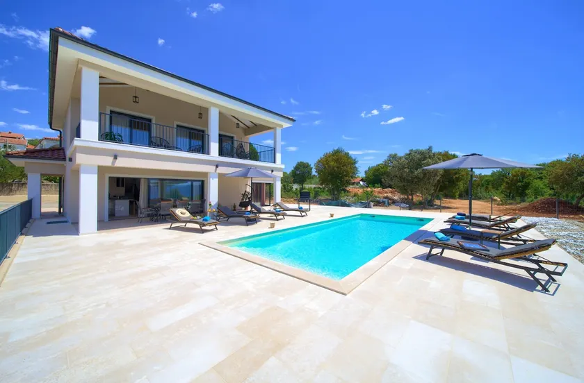 Villa MAGNIFICA with pool - Image 1