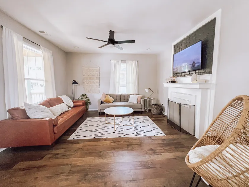 3 bed (2kings) 2.5 bath spacious remodeled home - Image 1