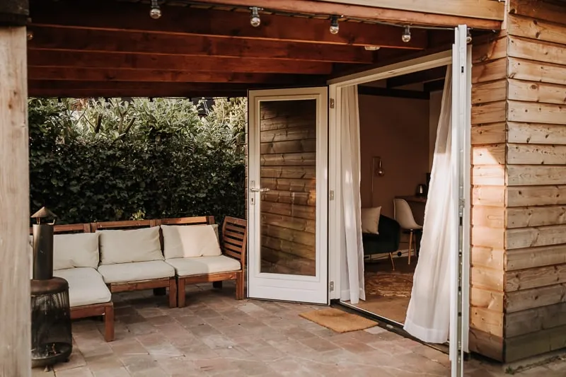 Luxury detached guesthouse - Image 1