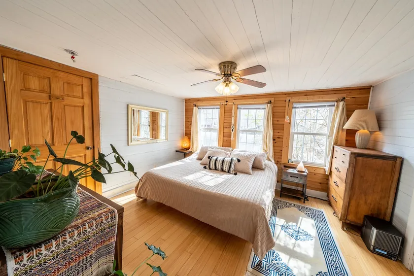 Cozy Downtown Cottage/HOT TUB/walk to everywhere - Image 1